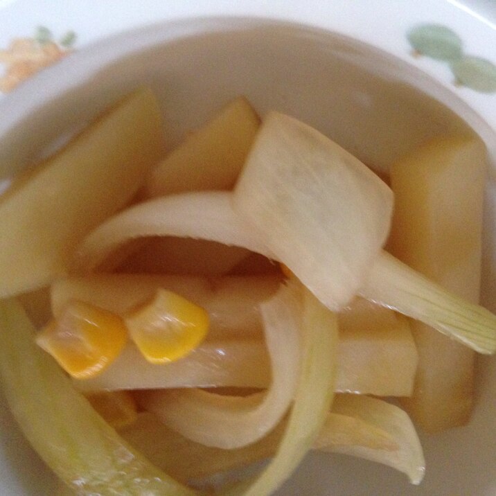 じゃがいもとたまねぎとコーンのバターしょうゆ炒め煮